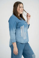 'Sky' Bluse – Premium-Denim, Patch & Stretch