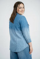 'Sky' Bluse – Premium-Denim, Patch & Stretch
