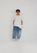 Túnaic 'Crissa' – plissiert, éadrom & nua-aimseartha-asiméadrach